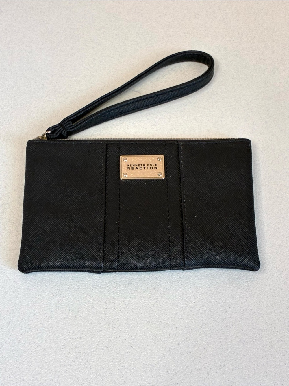 Kenneth Cole Reaction Wristlet Purse Black Pebbled Faux Leather Clean Neutral
